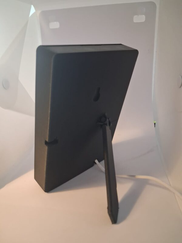 Achterzijde van 3D-fotolamp met standaard