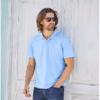 model gedragen gepersonaliseerde-polo-eigen-tekst-logo Gepersonaliseerde polo gedragen door een model